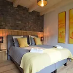 Villa Grandeur With Sauna & Jacuzzi In