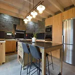 Grandeur With Sauna & Jacuzzi In Βίλα *