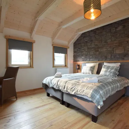 Grandeur With Sauna Jacuzzi In *