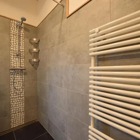 Grandeur With Sauna & Jacuzzi In