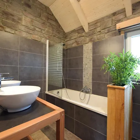 Grandeur With Sauna & Jacuzzi In