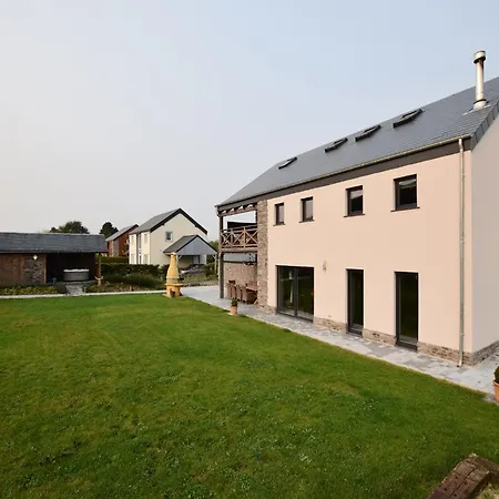 Grandeur With Sauna & Jacuzzi In Villa *