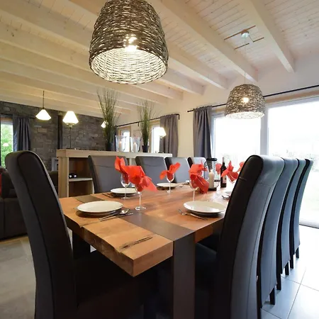 Grandeur With Sauna & Jacuzzi In *